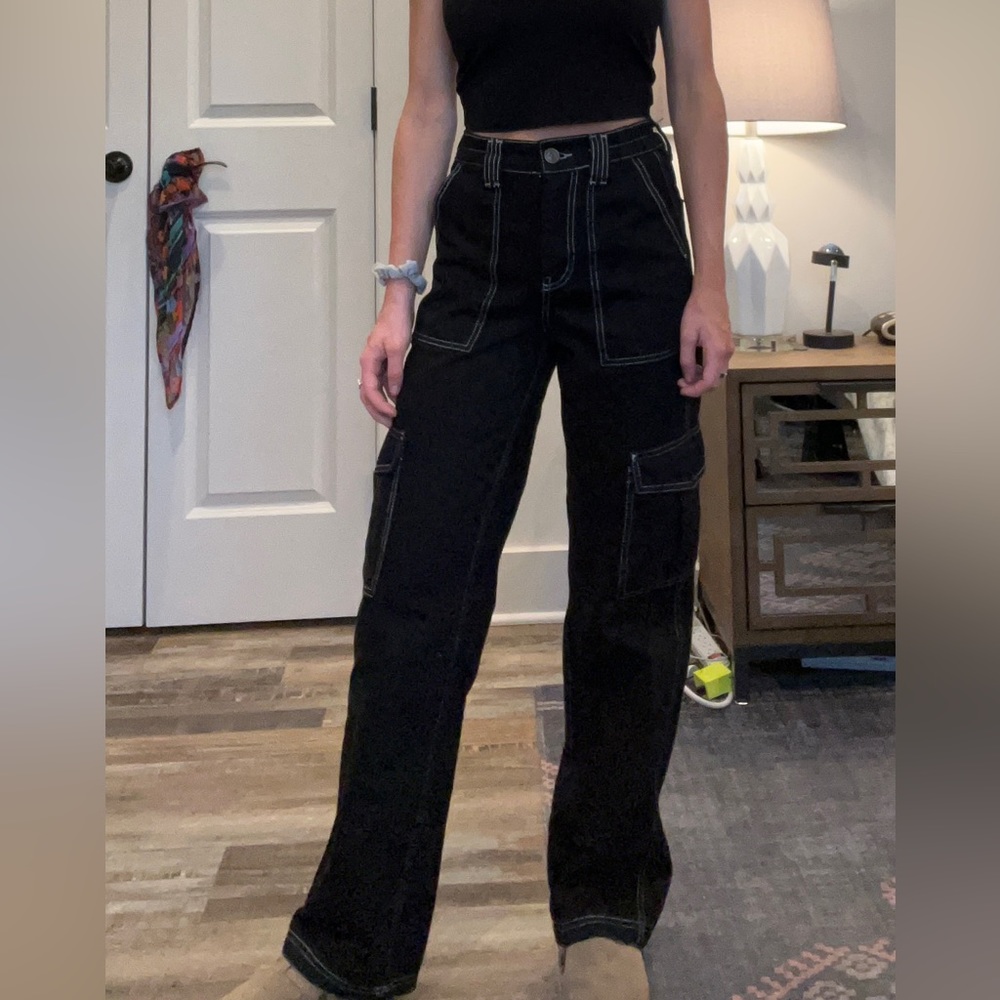 BLACK CARGOS - Urban Outfitters